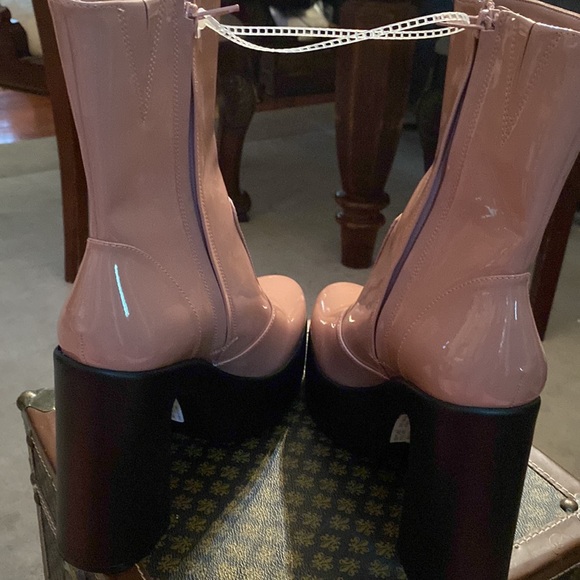 Gianni Bini Pink Patent Leather Platform Boots, Size 8, NEW - Picture 7 of 8